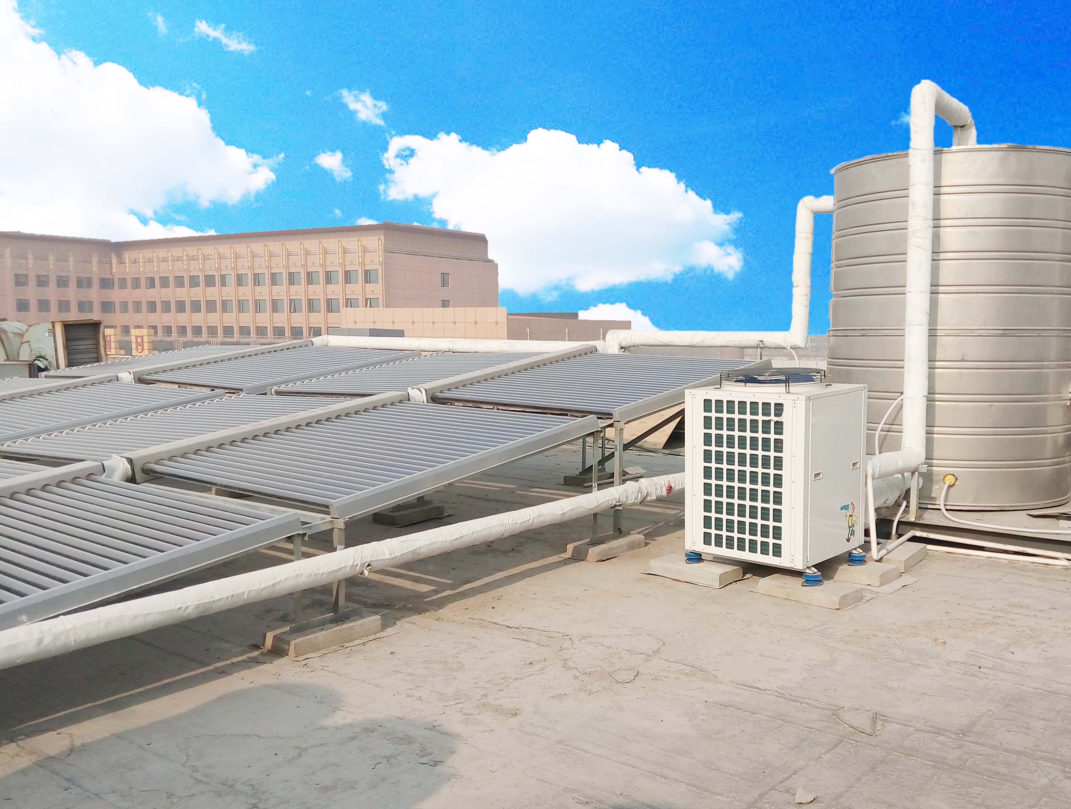 太阳能+热泵联供系统